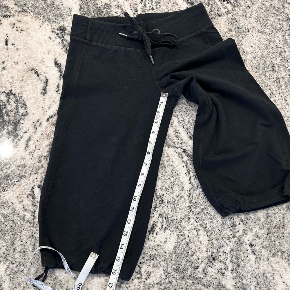 lululemon athletica Black Sweatpants Size 4
Shorts  elastic waist with tie - Picture 5 of 8